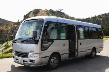 Free shuttle bus taking you to the hiking trails after the ropeway