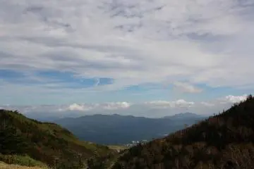 This is how high the ropeway takes you. Can you see Kusatsu village?