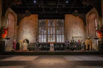 The Great Hall Teachers' Table (Photo: © Warner Bros. Entertainment Inc. – Wizarding World publishing rights © J.K. Rowling)