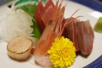 Iwate sashimi (Photo: R0019438 – <a href="https://www.flickr.com/photos/mawari/6831205702/in/photolist-bpDHsE-2bWLhm3-aaCsB8-4t57aa-dKqXij-CdAN2-LgsyT-37u7-jRr4-jRqp-2x82-9rtZB7-mru2-e1jtVr-Joid-5DeE4K-e1qcT9-jEnY-9wtWUw-bmKEyJ-xS1os-aoYWac-e1qaAq-e1qbFq-vWRJ5w-e1qchq-zZPJ9-e1qe13-2iZS8tx-jRqu-2iZQwYG-M8Cbes-bpDCqQ-a4k4vF-bCyAFt-e1q6by-4CDLTg-aWXK4r-dushRm-bCyuVz-aobWj9-pSXJA-bCyMuZ-bCyKEM-34nRLj-a2dLgQ-agUFrv-2aCvq8V-bpDVg5-mriD" target="_blank" rel="noreferrer noopener nofollow">Hideya HAMANO</a> / <a href="https://creativecommons.org/licenses/by-nc-nd/2.0/" target="_blank" rel="noreferrer noopener nofollow">CC BY-NC-ND 2.0</a>)