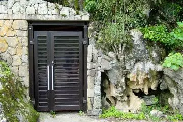 Pintu masuk yang sederhana