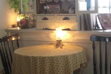 Table for two. Romantic for dinner, great for a friends' get-together for lunch