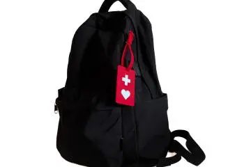 Made of easily removable and unbreakable rubber