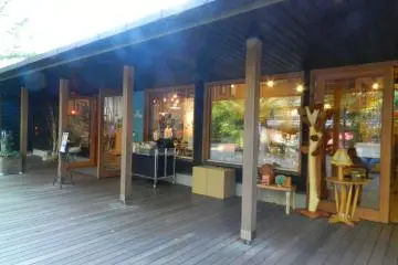 Gift stores with beautiful goods from here and abroad.