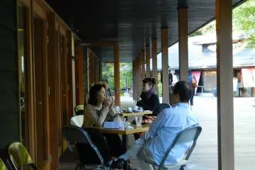 Enjoying a coffee in the sun outside Cafe and Books.