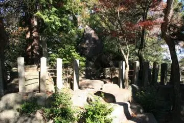 Ikeda's grave in the copse above the museum. (Photo: PPF)