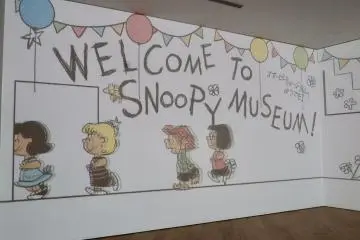 Exhibit entrance (Ⓒ 2023 Peanuts Worldwide LLC)