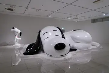 Pose with Snoopy! (Ⓒ 2023 Peanuts Worldwide LLC)