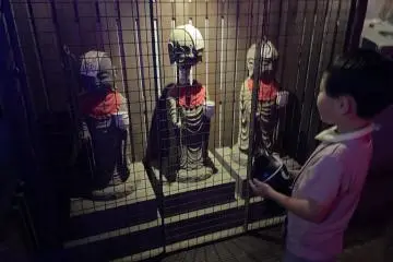 Jizo's head moves.