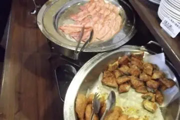 <p>บุฟเฟ่ต์มื้อเช้า</p>