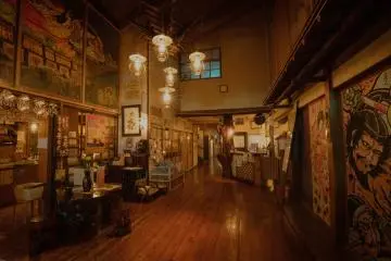 The entrance to the dining room, with a combination of Taisho and Meiji chic