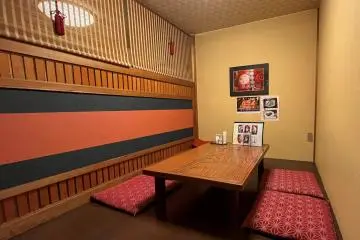 Tatami mat or seat seating are available