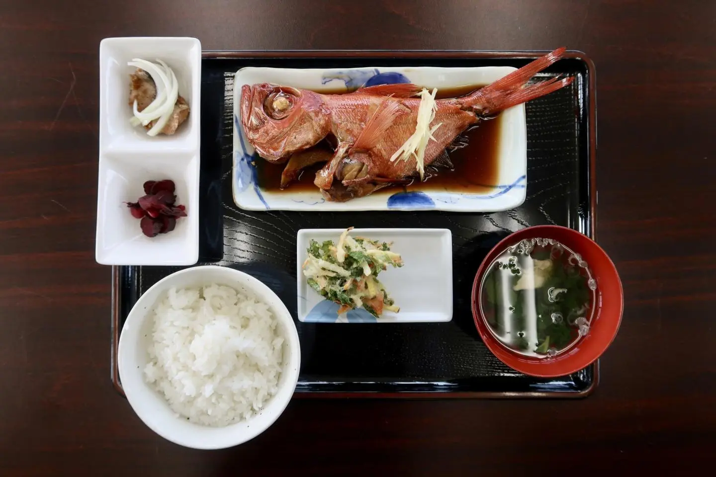 Boiled fish with soy sauce set (Photo: Zaid Izzuddin / JT)