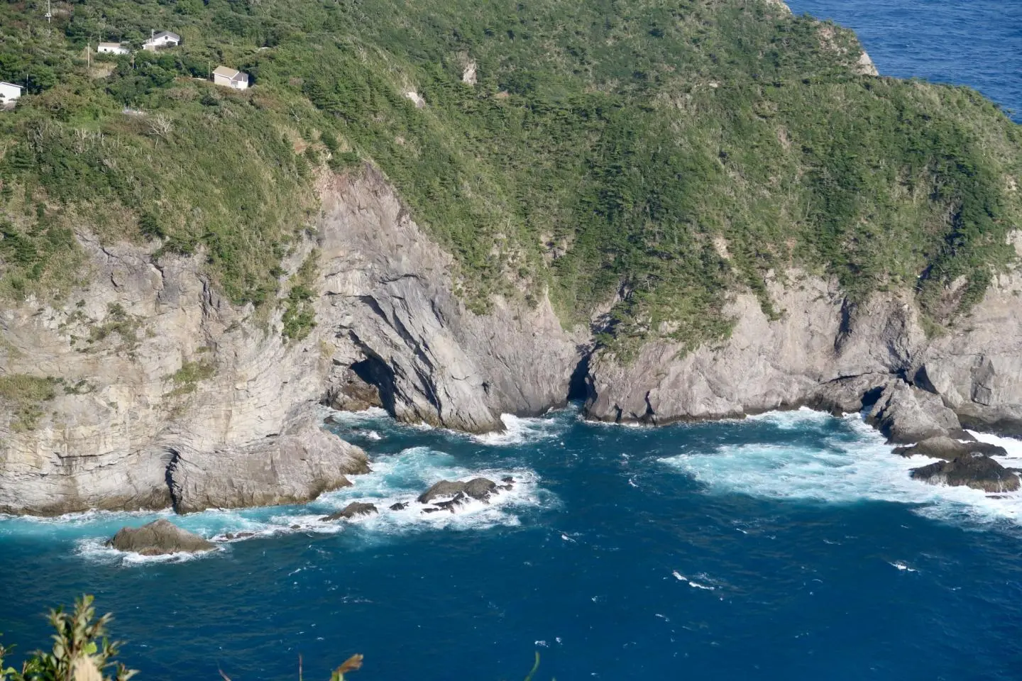 Close-up of Kozushima’s coastline
