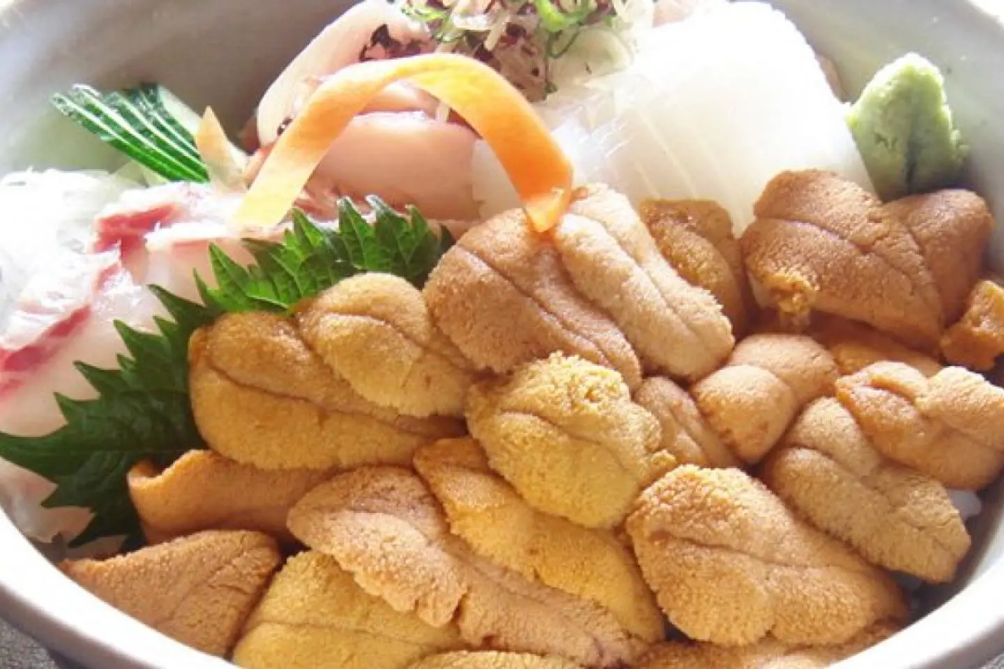 성게회및 회산물 모듬 (저작권: Hagi City)