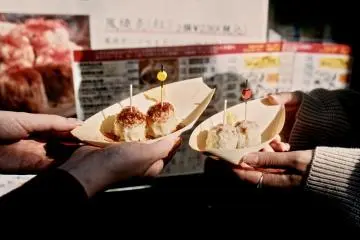 Hoshumai (left) and shumai (right)