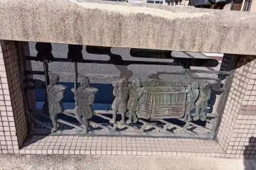 Niimi Bridge carving