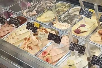 Enjoy delicious soft cream in all sorts of flavors!