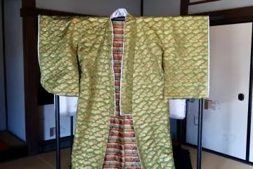 성인용 코우치키 의상