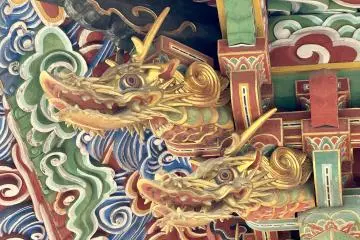 Dragon sculptures on the Three-storied Pagoda