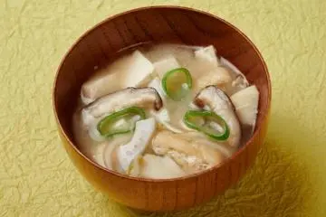 Misoshiru (Photo: <a href="https://local-cuisine.maff.go.jp/en/recipe/5188/" target="_blank" rel="noreferrer noopener nofollow">Ministry of Agriculture, Forestry and Fisheries website</a>)