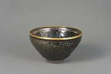 National Treasure; TEA BOWL (Yuteki Tenmoku), stoneware with "oil spots" and iridescent luster on tenmoku glaze; Southern Song dynasty, 12th-13th century; Jian ware; Gift of SUMITOMO Group, the ATAKA Collection; photograph by MUDA Tomohiro