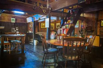Interior of the Tsunagu cafe Nobeoka (Naya cafe Agatajuku) transports you to Japan of a century ago
