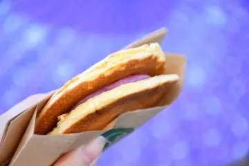 Enjoy fun sweet treats like wisteria dorayaki (Photo: <a href="https://prtimes.jp/main/html/rd/p/000000028.000112057.html" target="_blank" rel="noreferrer noopener nofollow">Sera Kogen Farm Co. Ltd</a>)