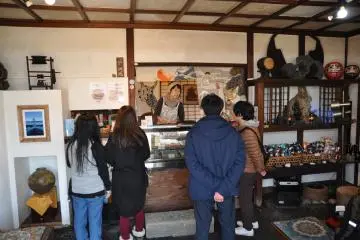 Ms. Kawamura graciously serves a steady flow of fans