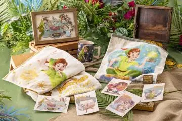 Pin badge set ¥6,000; Mug ¥1,900; Hand towel ¥1,800; Washcloth ¥950; Postcard set ¥1,250