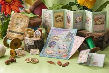 Pencil case ¥2,300; Clear folder & stickers ¥1,200; Notepad ¥700; Postcard set ¥1,500