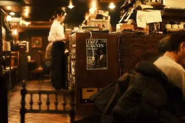 Retro ambiance at Dug