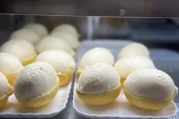 Lemon cake for dessert