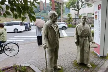Statues tell all 