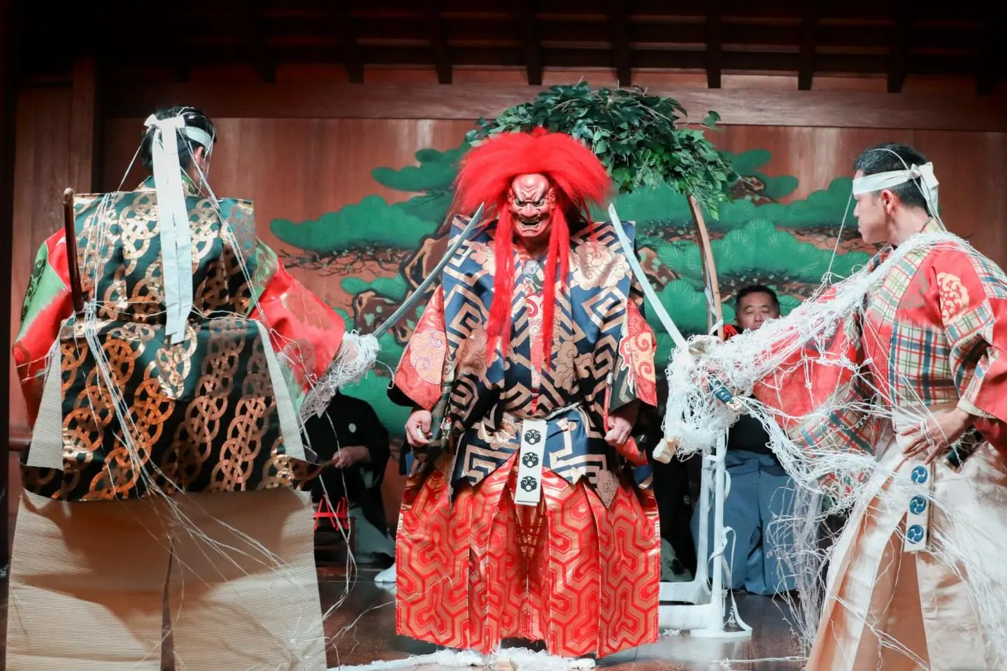 At Yamamoto Noh Theater, "Tsuchigumo" Ground Spider Noh play (Photo: Osaka Noh Festa)