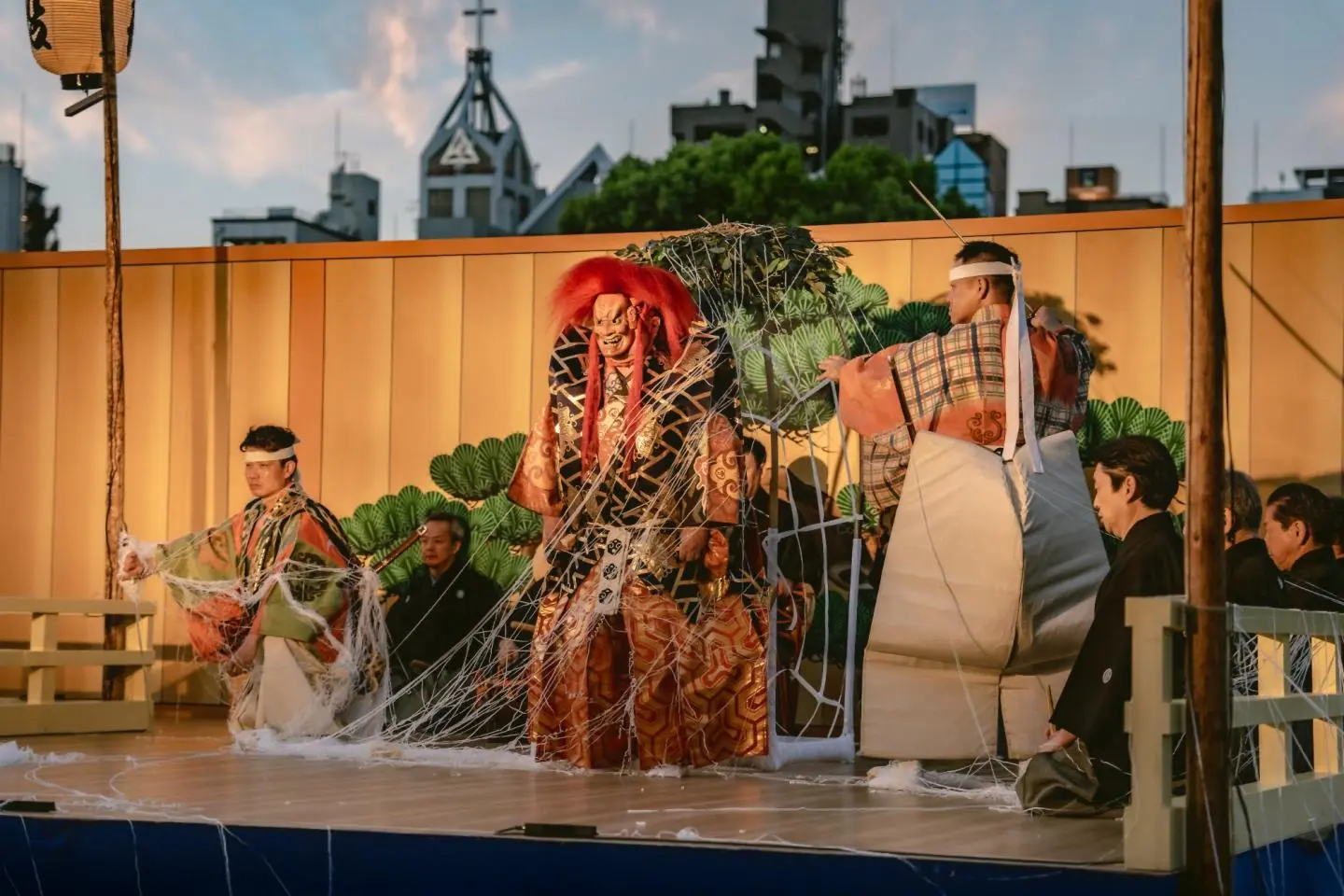 On the Noh ship, "Tsuchigumo" Ground Spider play (Photo: Osaka Noh Festa)
