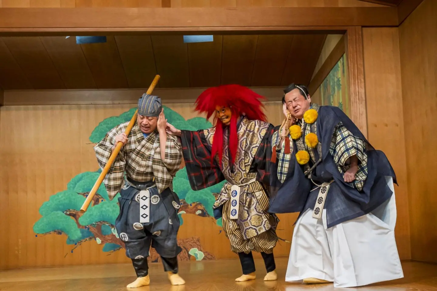 Kyogen comic play at Choyo Kaikan Noh Stage (Photo: Osaka Noh Festa)