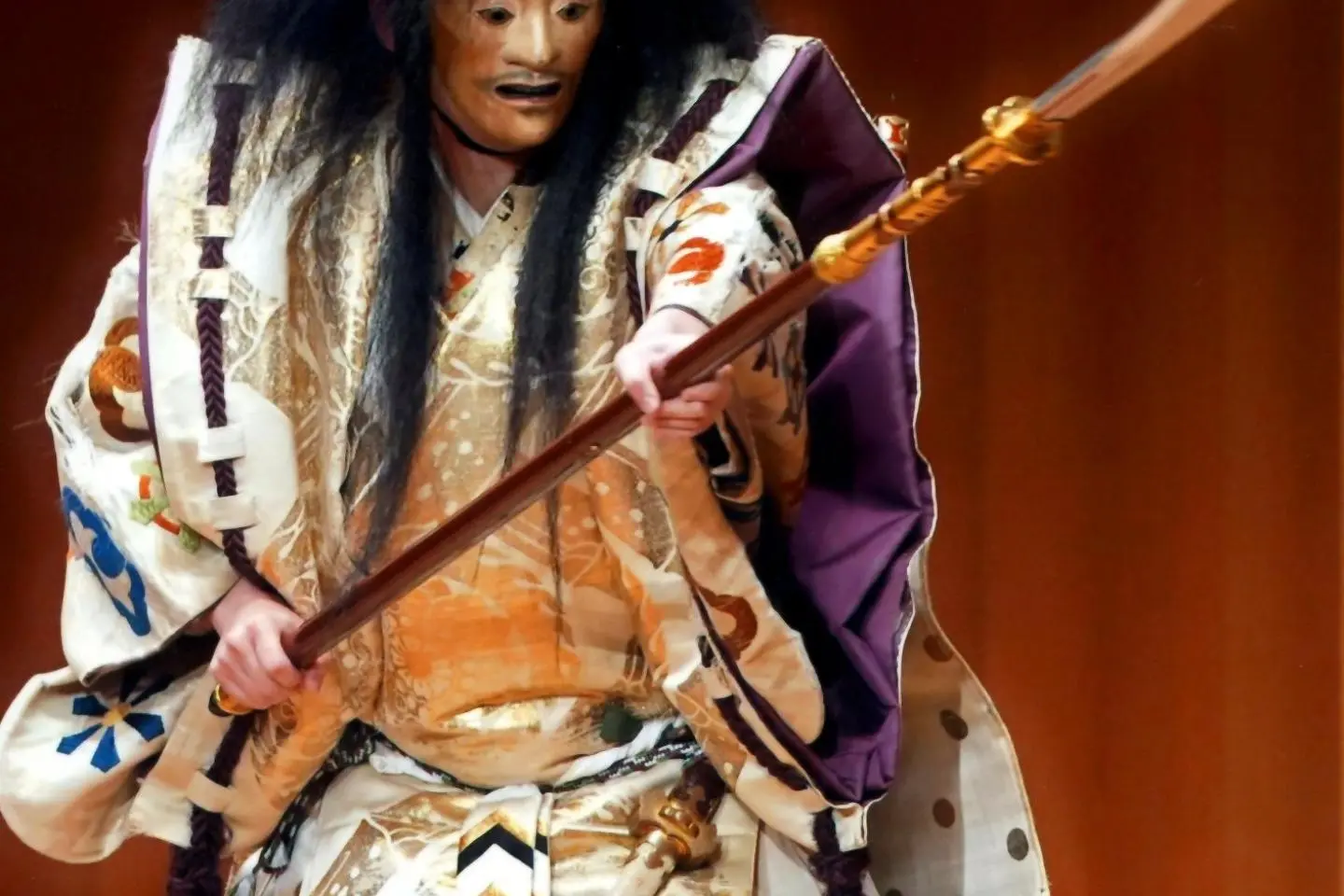 Kanze Saburota in "Funa-Benkei" Noh play (Photo: Osaka Noh Festa)