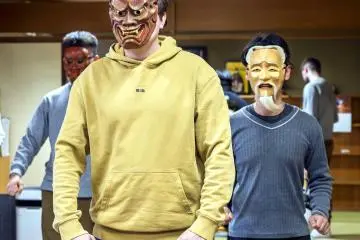 Experience wearing Noh masks