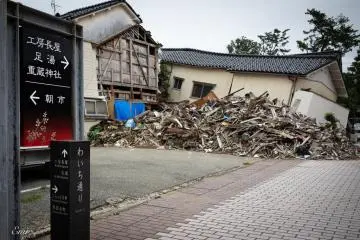 Some debris from collapsed houses lies on Waichi-dori street.