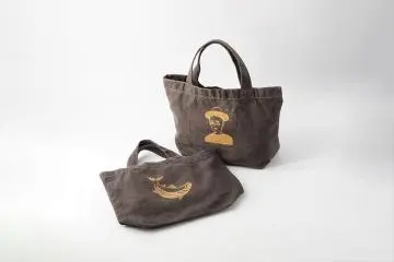 Tea-dyed bags