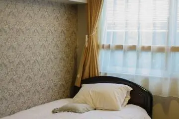 The snug single room