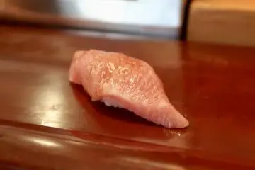 Tuna nigiri
