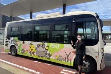 The Nomi Bus features the city mascot characters Hipponon, Yuzumin, and Poponon