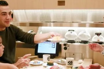 Family time in Japan (Photo: Kura Sushi)