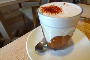 bills hot chocolate with valrhona chocolate (¥700)