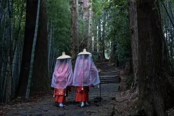 Heian Period attire along Daimonzaka route