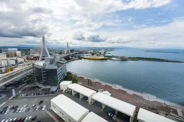 La ville d'Aomori face à la baie de Mutsu