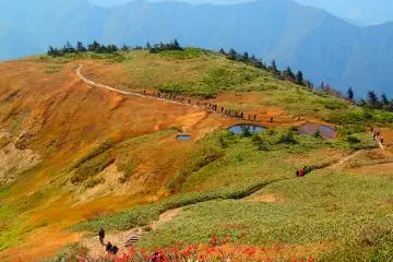 Looking back towards the saddle (Photo: Matthew Shewchuk)