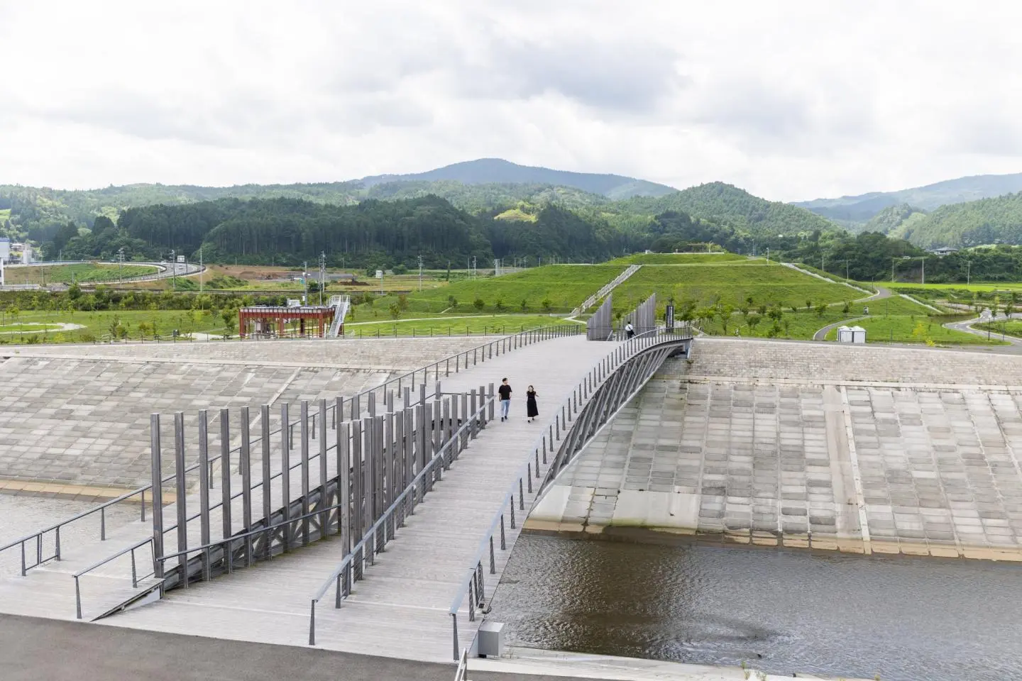 Pont piétonnier Nakahashi Bridge au parc commémoratif du tremblement de terre de Minamisanriku (Photo: Pete Leong)